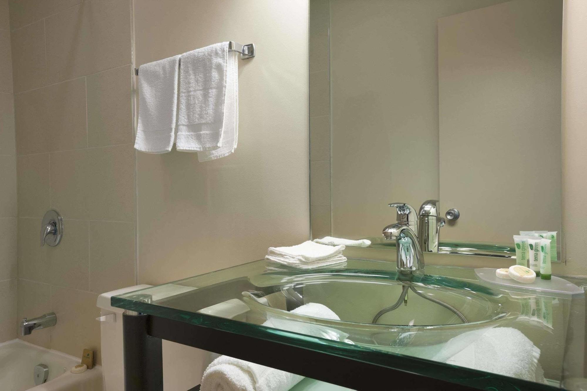Travelodge By Wyndham Kapuskasing Esterno foto